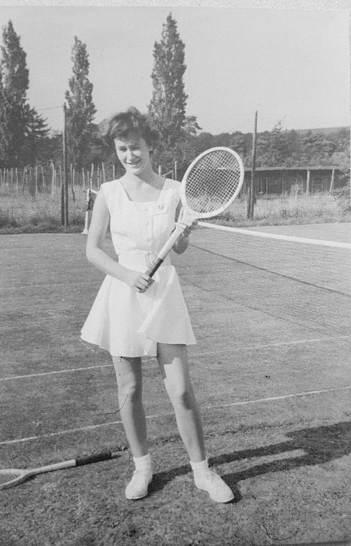 Photograph of Pam Singleton playing tennis